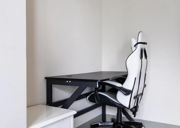 Uptown Parksuites Upscale Spacious Cor Unit Balcony And Views