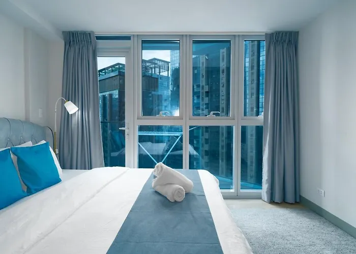 Uptown Parksuites Upscale Spacious Cor Unit Balcony And Views 公寓